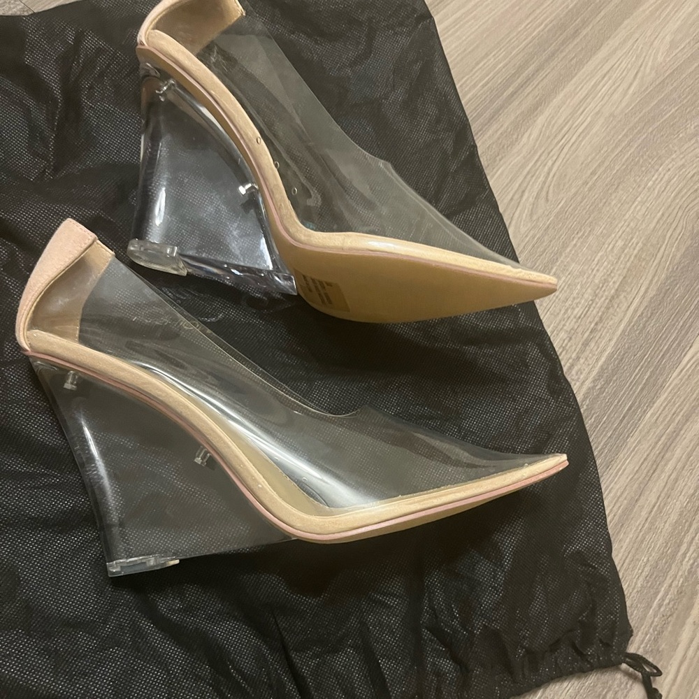 Clear Wedge